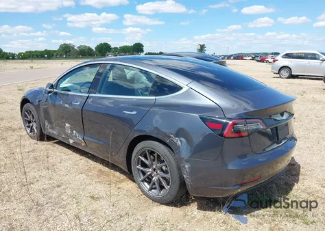 2019 Tesla Model 3 Long Range/Mid Range/Standard Range/Standard Range Plus z USA, uszkodzony, nr VIN 5YJ3E1EA4KF435551